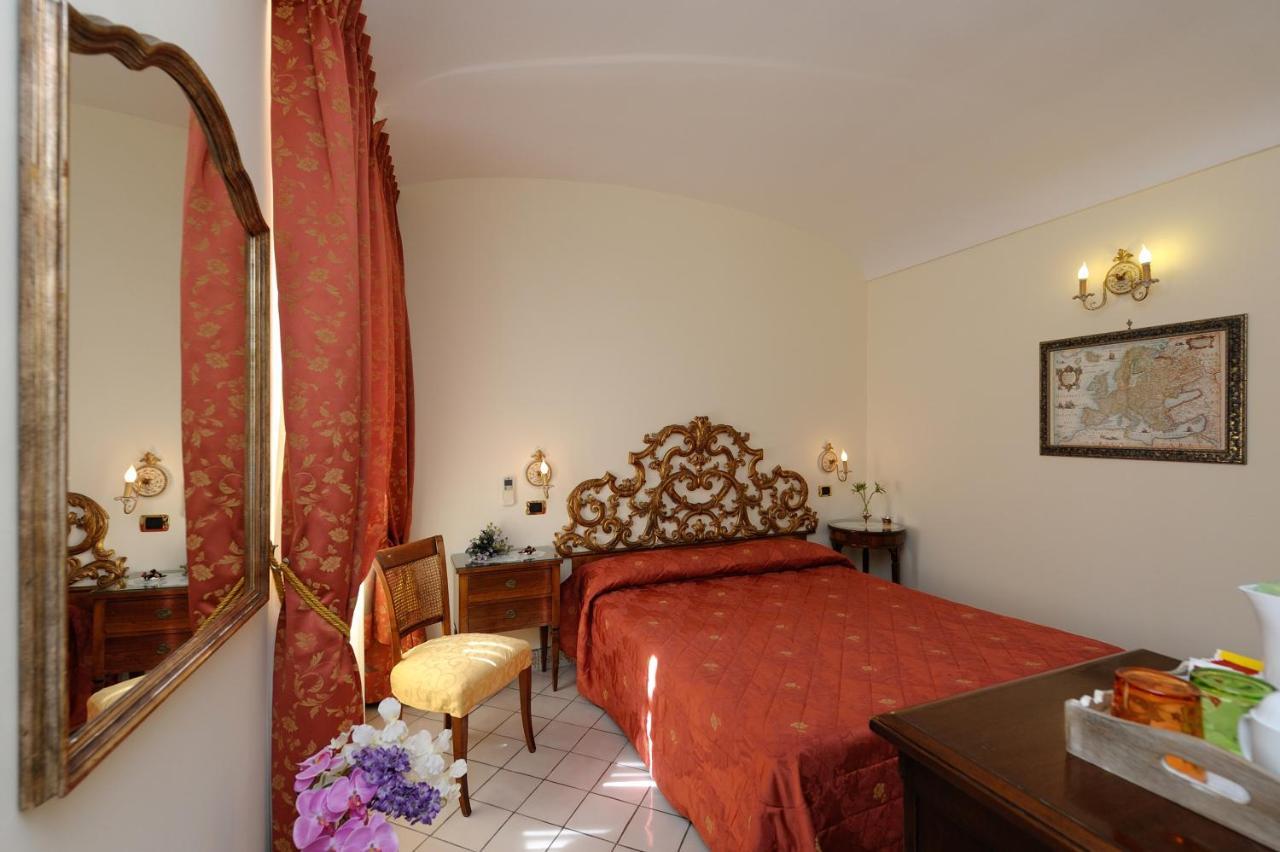 Amalfi Old Square Room & Apartments ภายนอก รูปภาพ