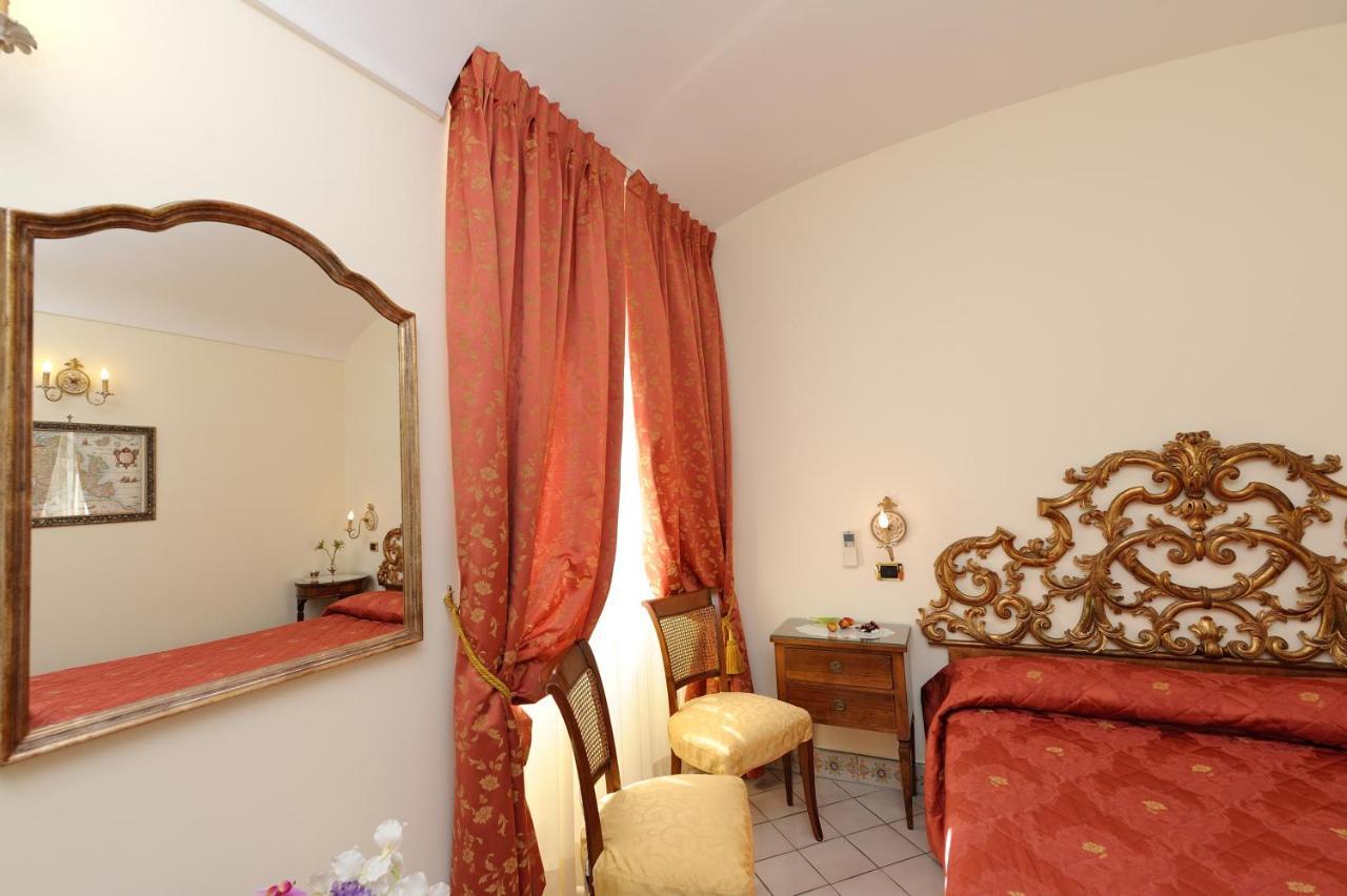 Amalfi Old Square Room & Apartments ภายนอก รูปภาพ