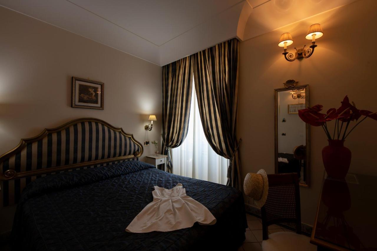 Amalfi Old Square Room & Apartments ภายนอก รูปภาพ