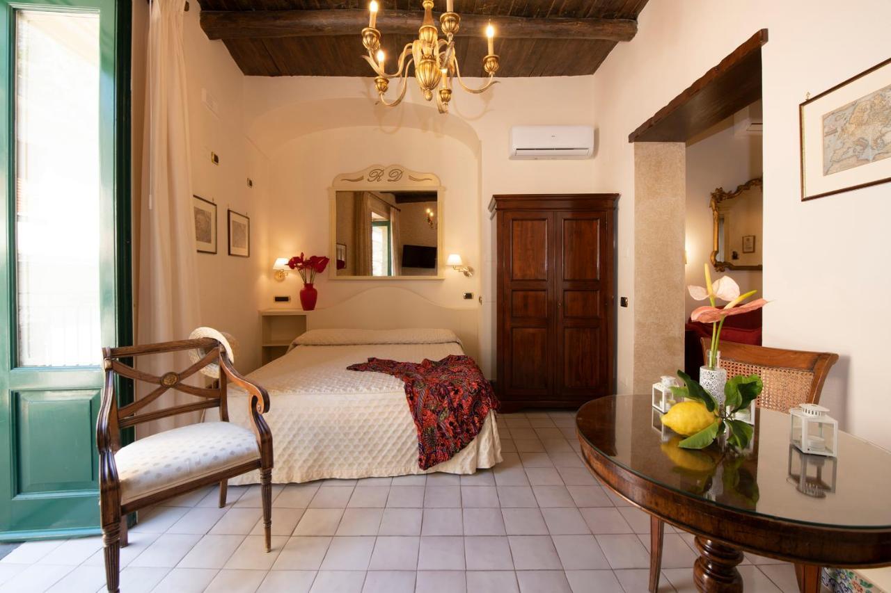 Amalfi Old Square Room & Apartments ภายนอก รูปภาพ
