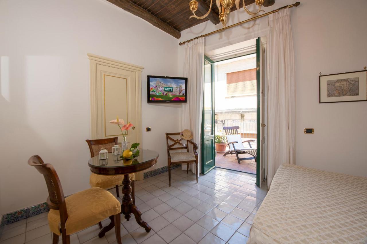 Amalfi Old Square Room & Apartments ภายนอก รูปภาพ