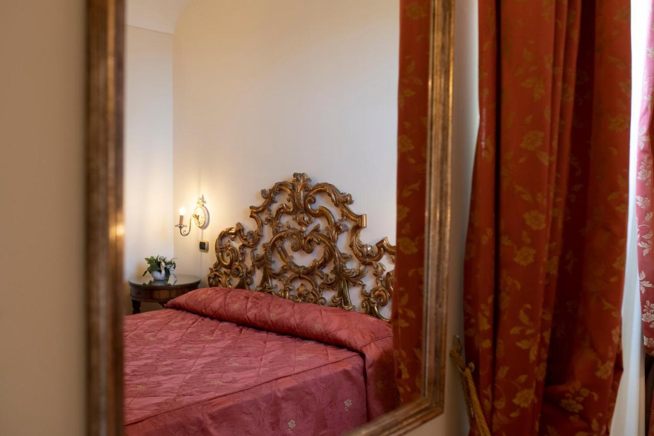 Amalfi Old Square Room & Apartments ภายนอก รูปภาพ