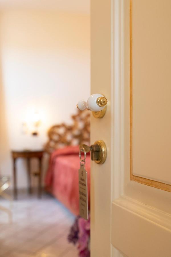 Amalfi Old Square Room & Apartments ภายนอก รูปภาพ